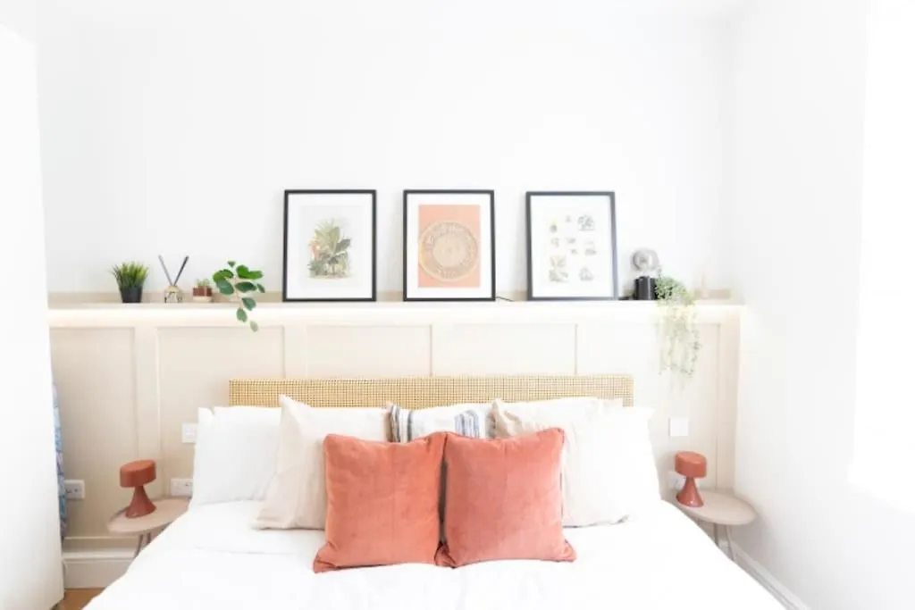 Stunning Cosy Apartment Near 02, Canary Wharf London