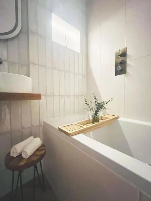 Stunning Cosy Apartment Near 02, Canary Wharf London