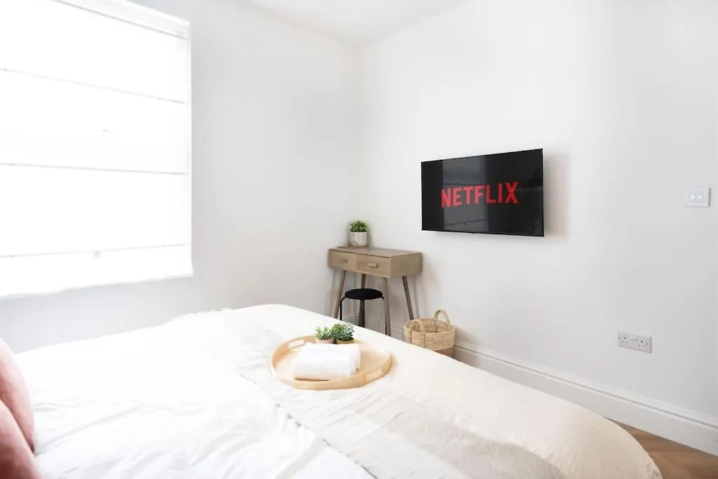 Stunning Cosy Apartment Near 02, Canary Wharf London