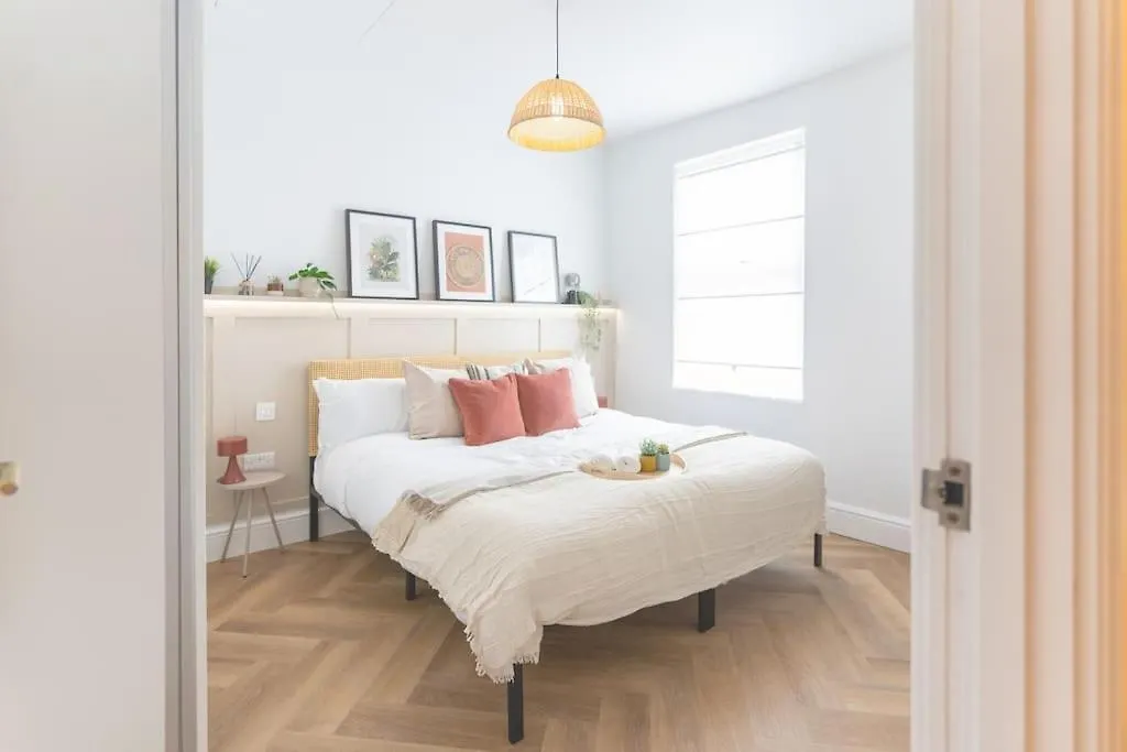 Stunning Cosy Apartment Near 02, Canary Wharf London