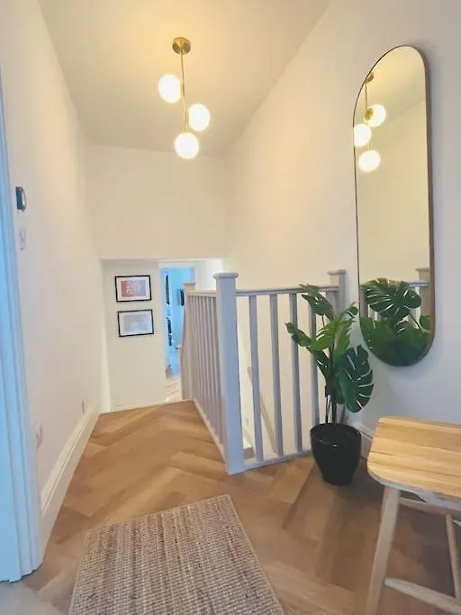 Stunning Cosy Apartment Near 02, Canary Wharf London