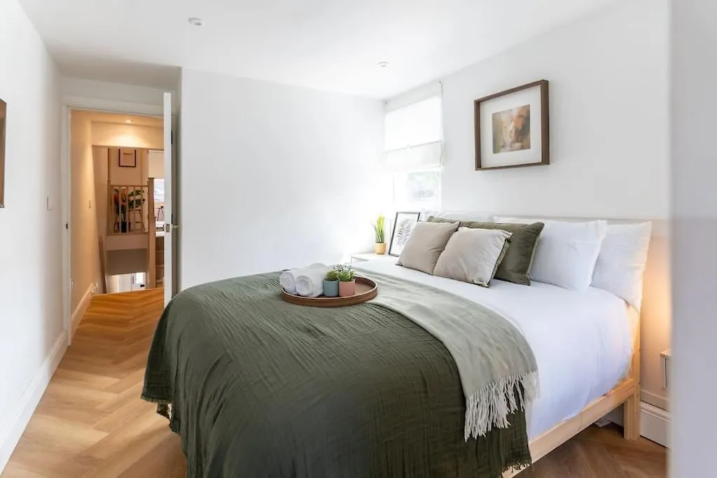 Stunning Cosy Apartment Near 02, Canary Wharf London
